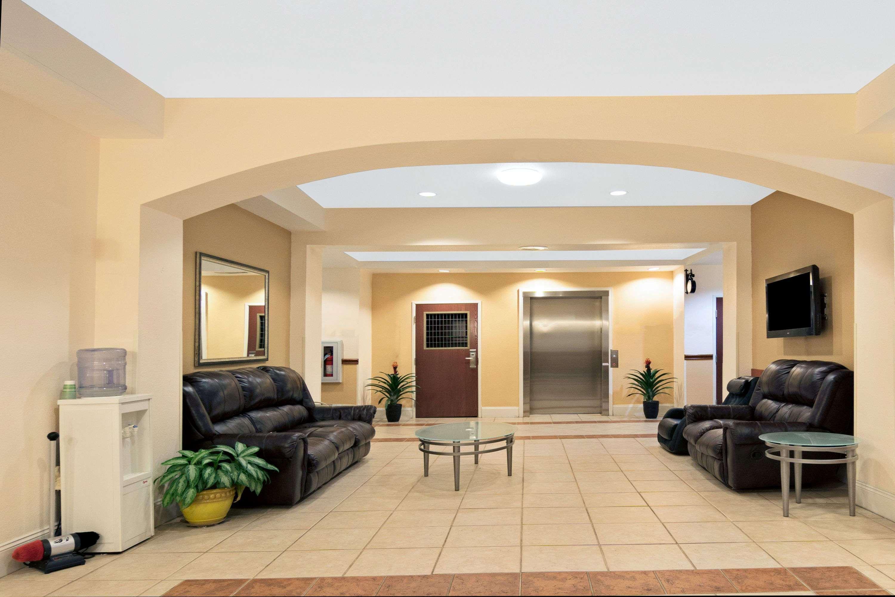 Super 8 By Wyndham Austin/Airport South Hotel Exterior foto